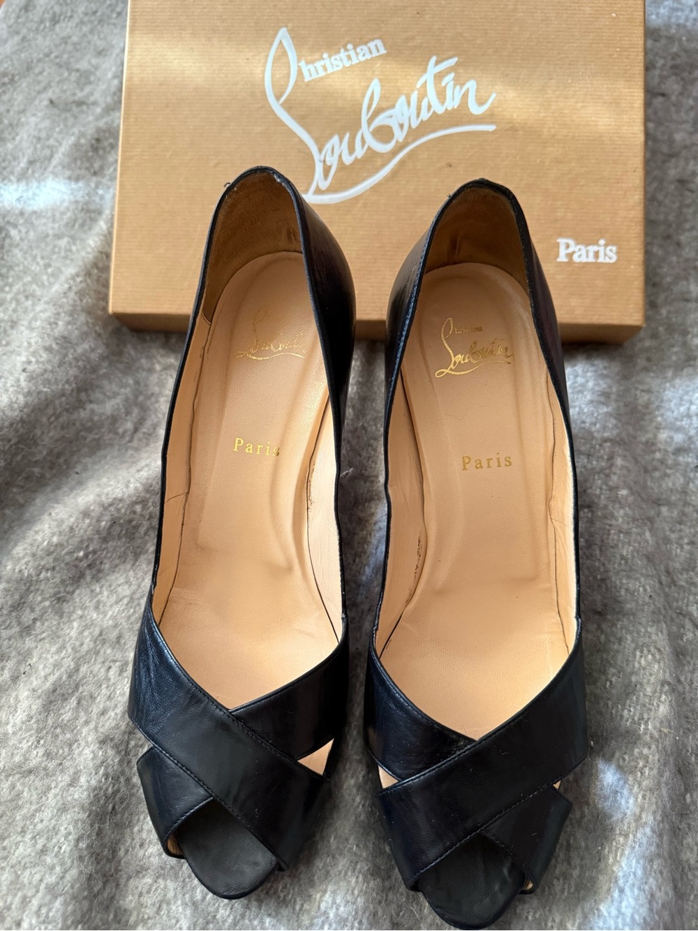 Christian Louboutin Shelleymat Black Leather Peep-Toe Pumps Sz 41